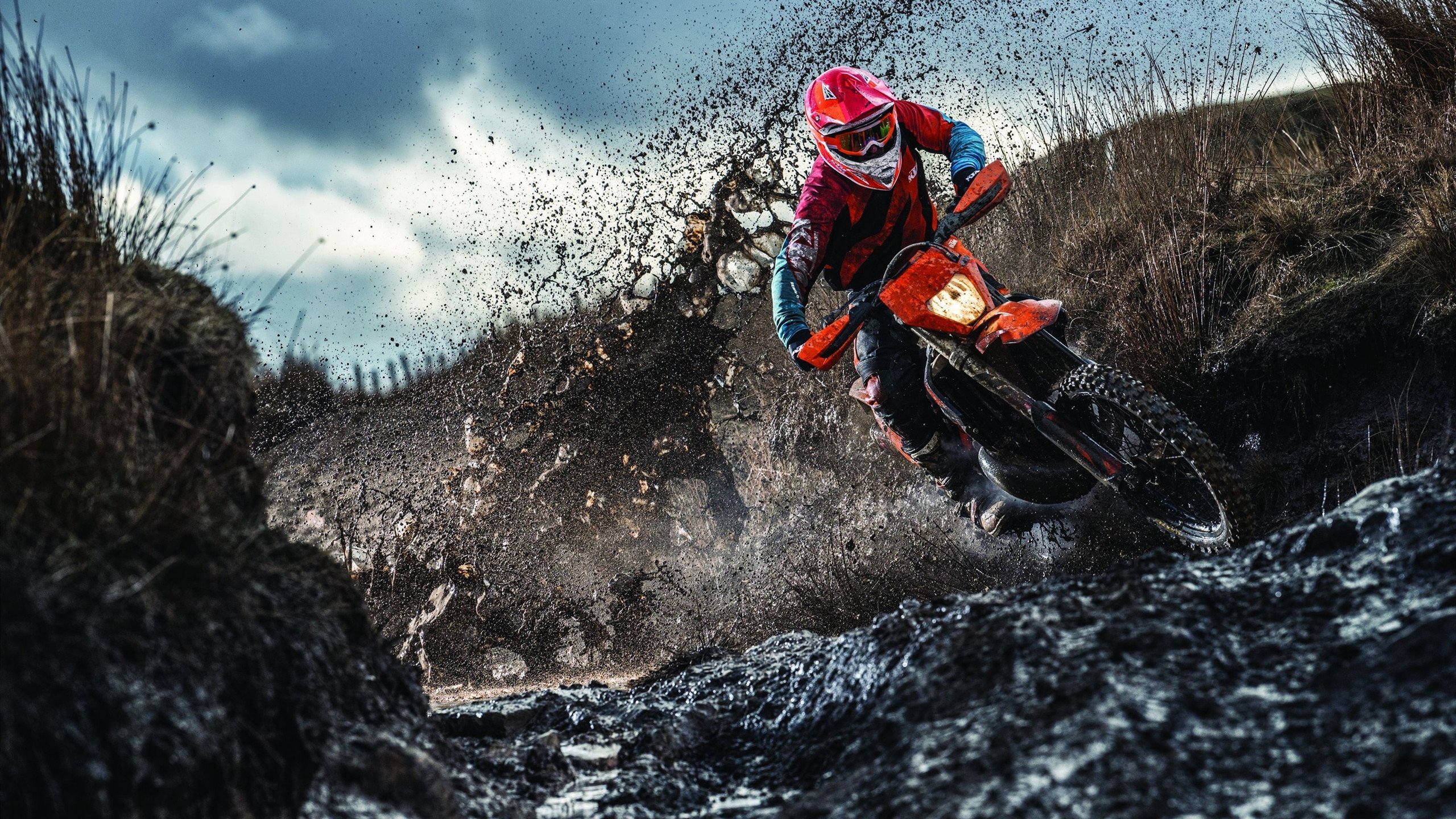 《电子竞技广告新玩法：创新营销引爆粉丝热情》，电子竞技宣传海报