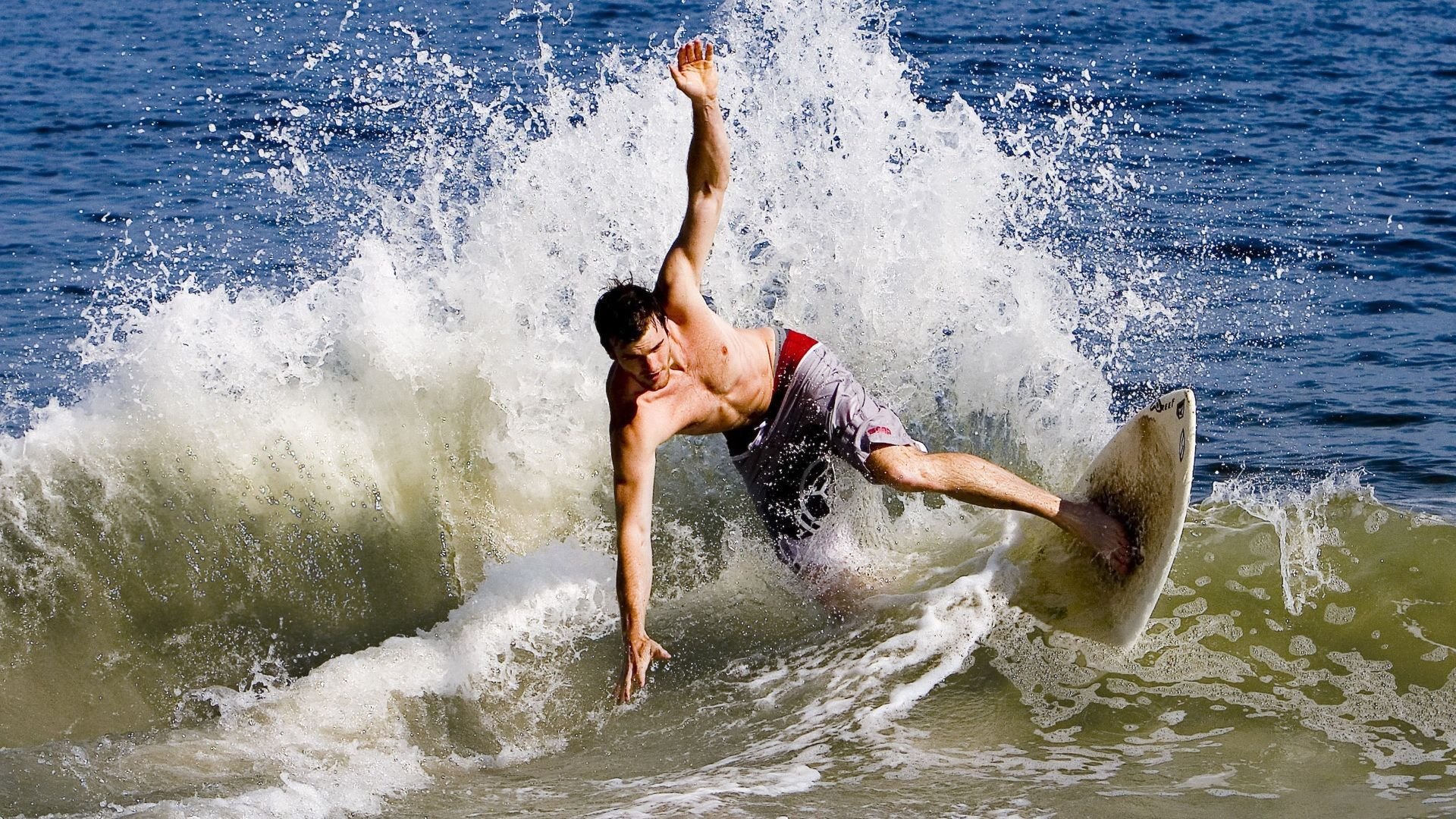 排名变动：谁在最后几轮中逆袭成功？，排名最后的是谁